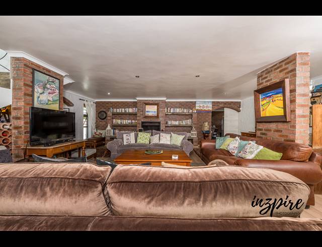 3 BEDROOM HOUSE TO LET IN DIAZ BEACH
